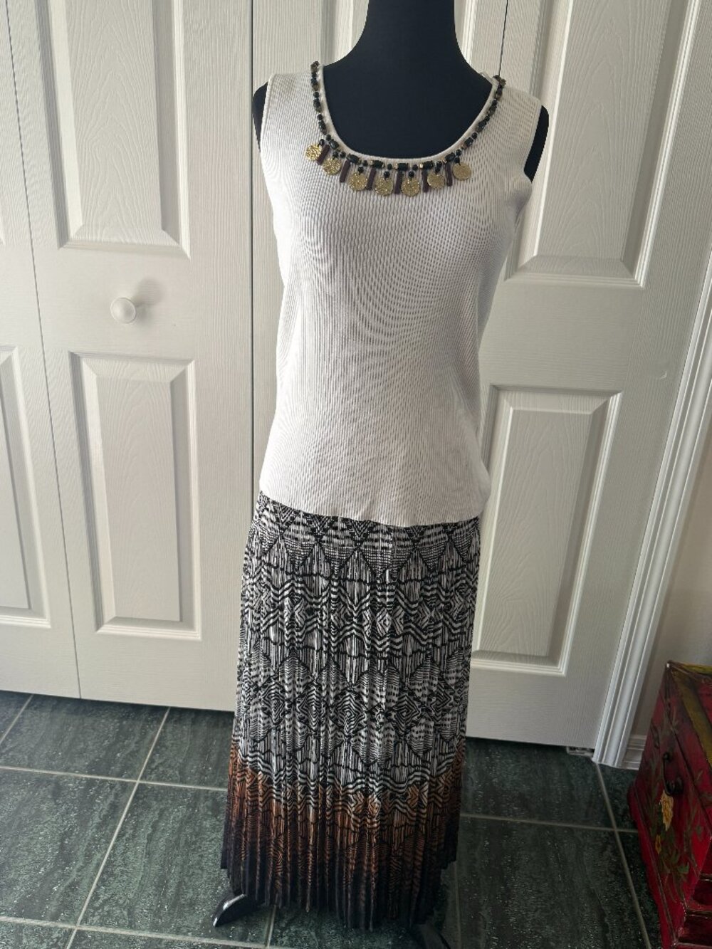 Ruby Red knit top cream with brown and gold trim  size L - Picture 4 of 9
